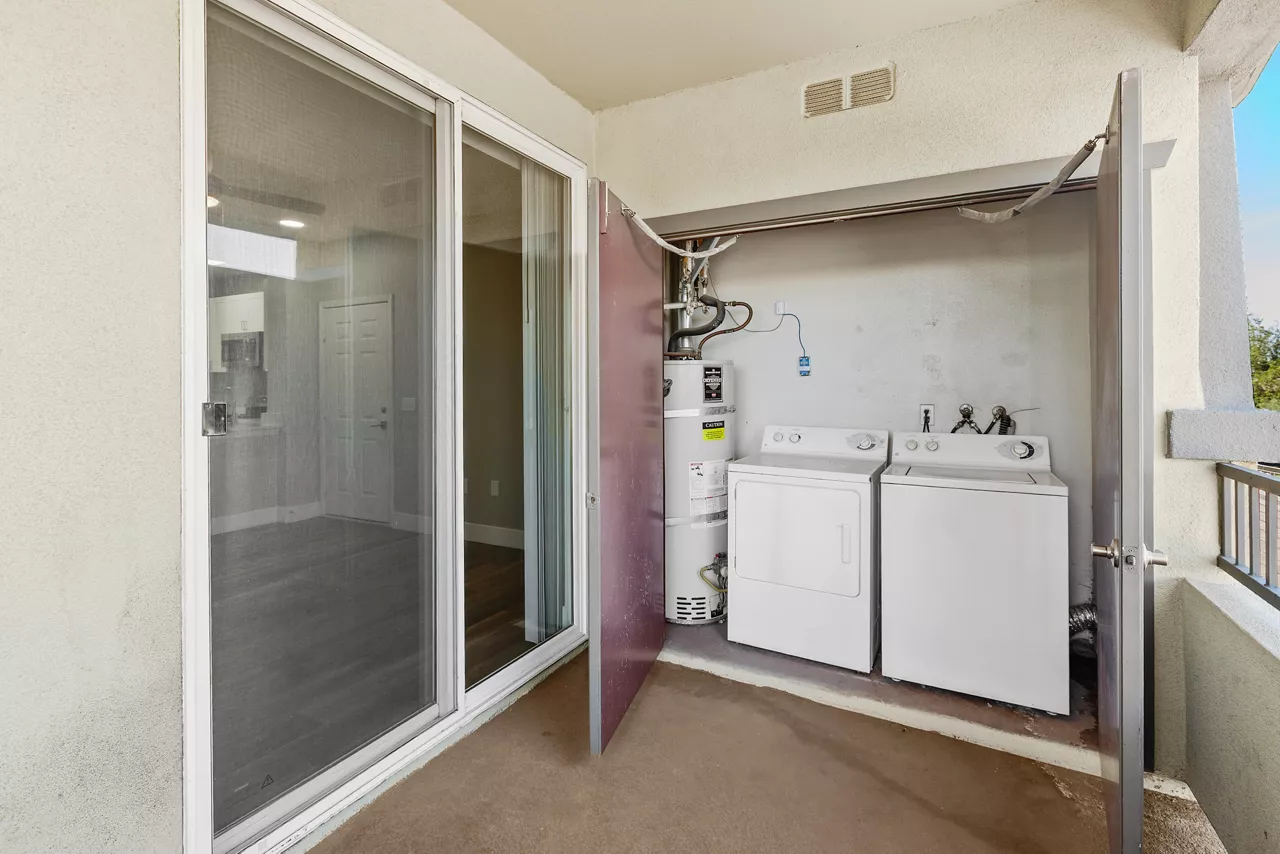 Ridgeview - Moreno Valley, CA - laundry