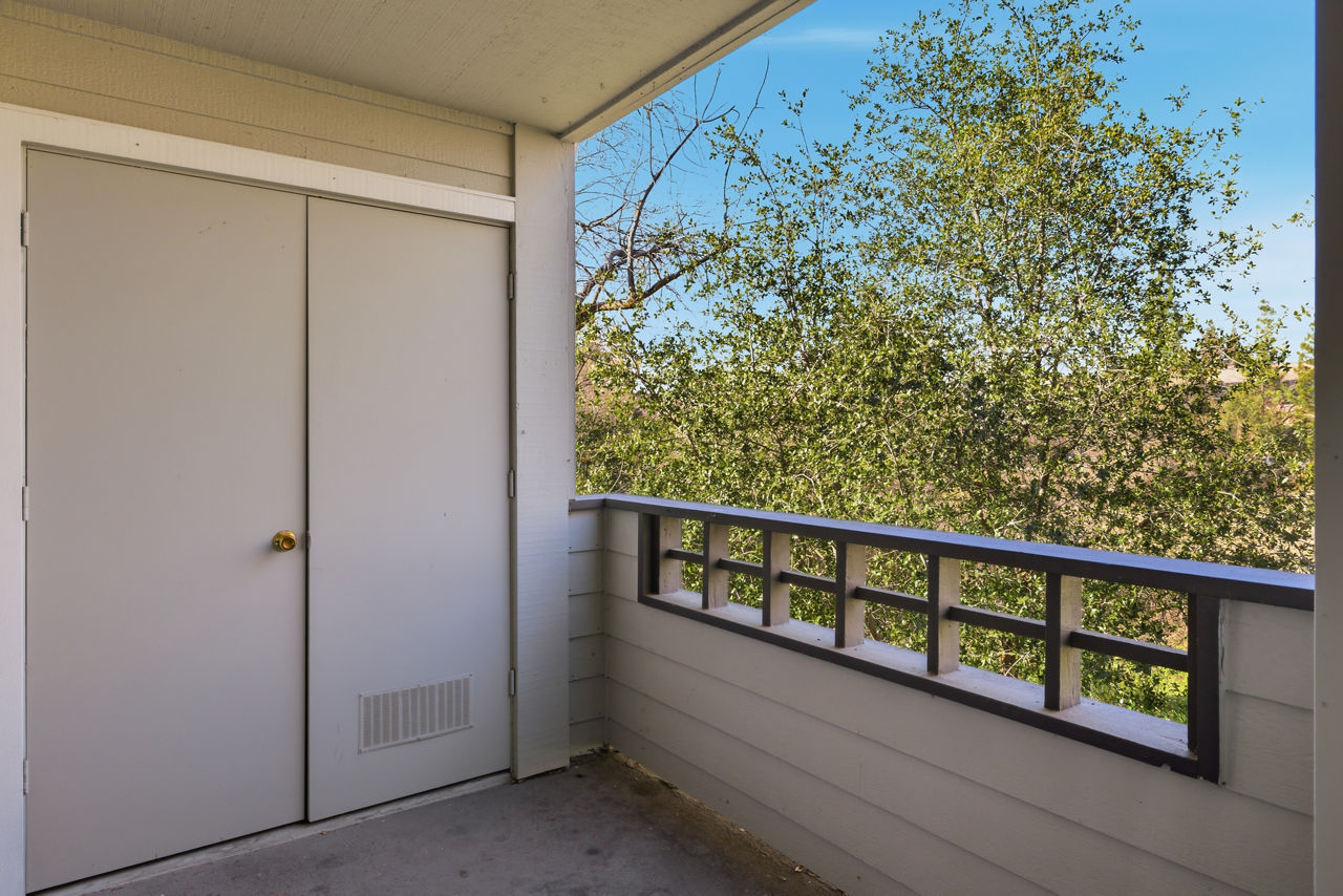 Slate Creek - Roseville, CA - balcony