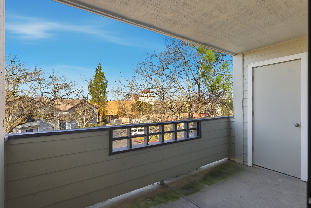 Slate Creek - Roseville, CA - balcony