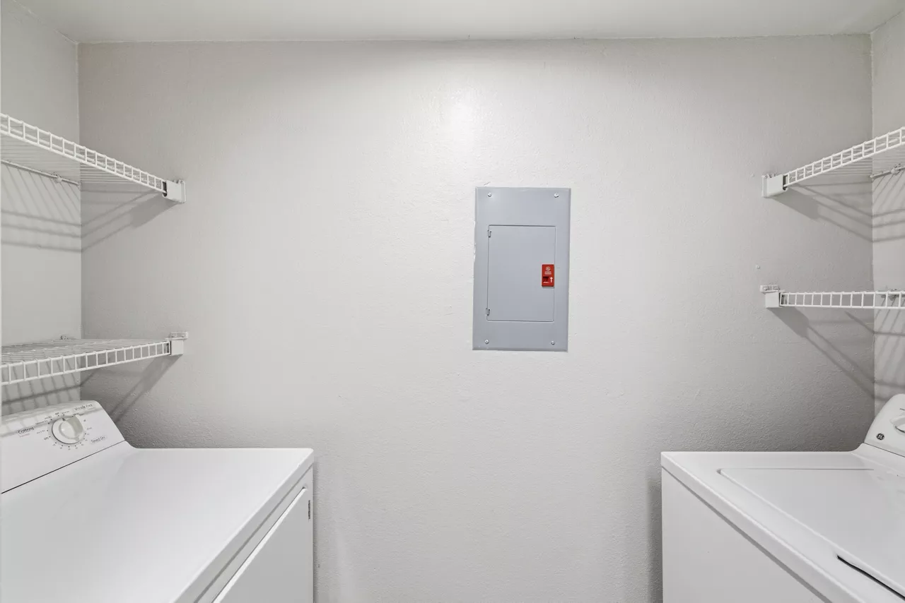 Slate Creek - Roseville, CA - laundry