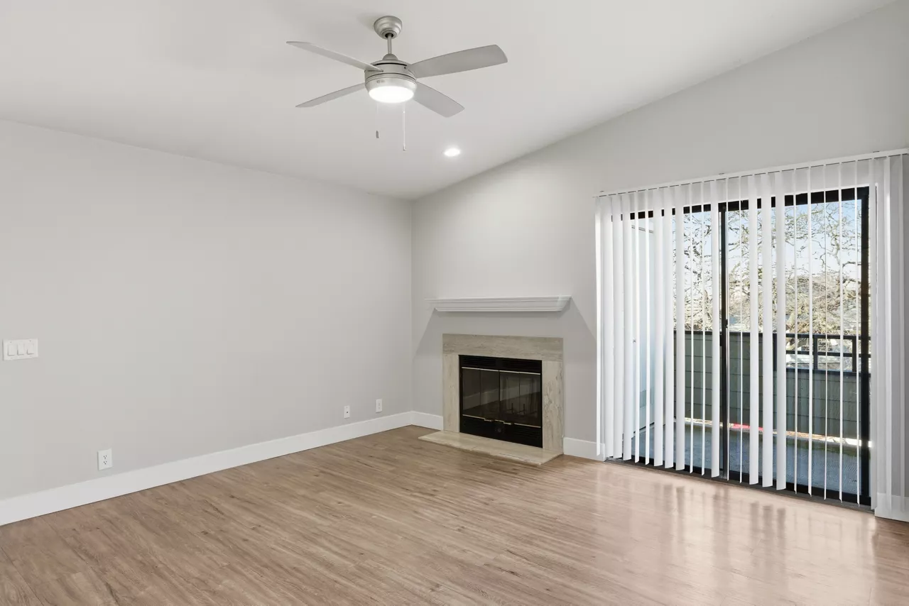 Slate Creek - Roseville, CA - living room