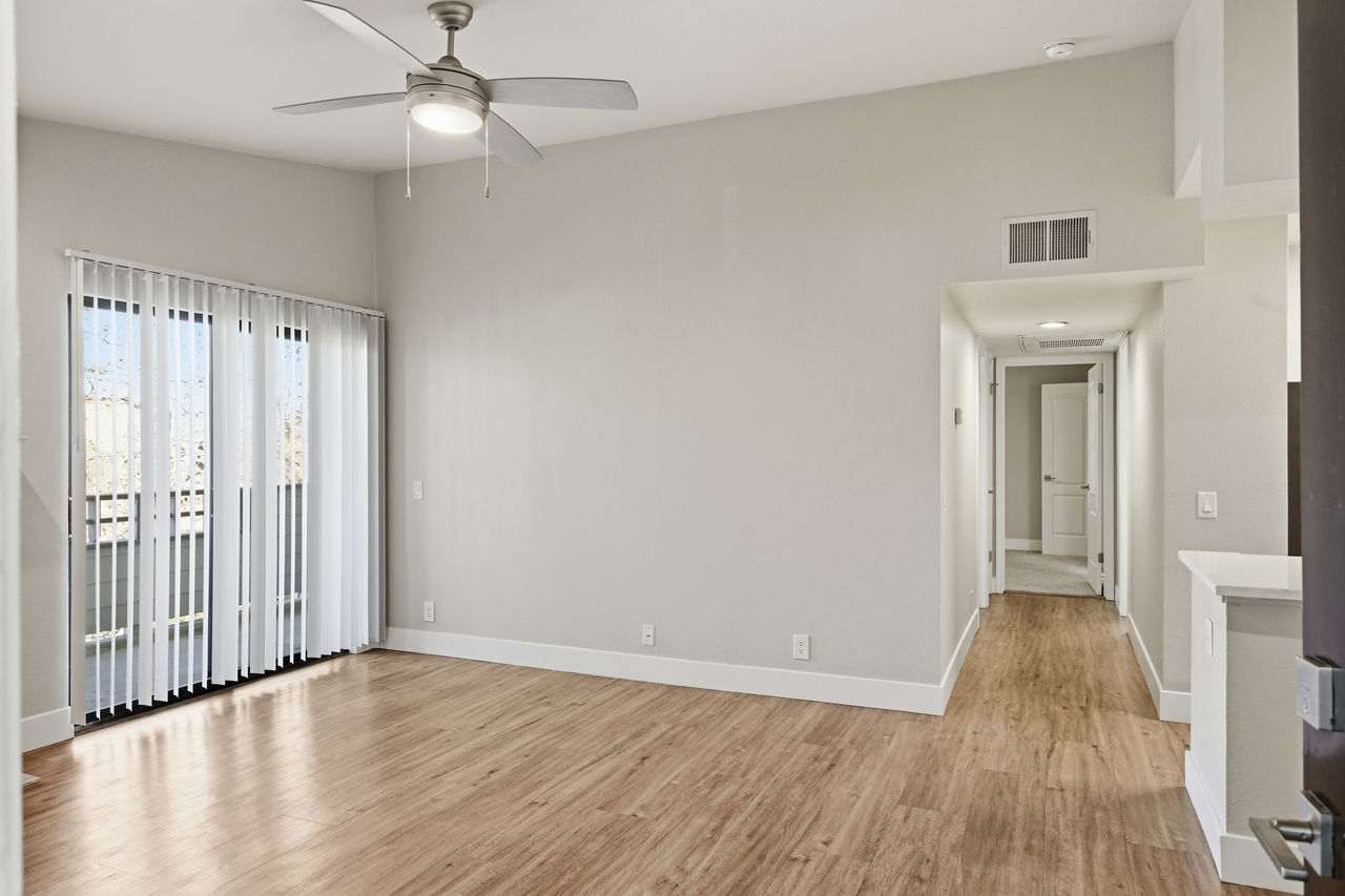 Slate Creek - Roseville, CA - living room