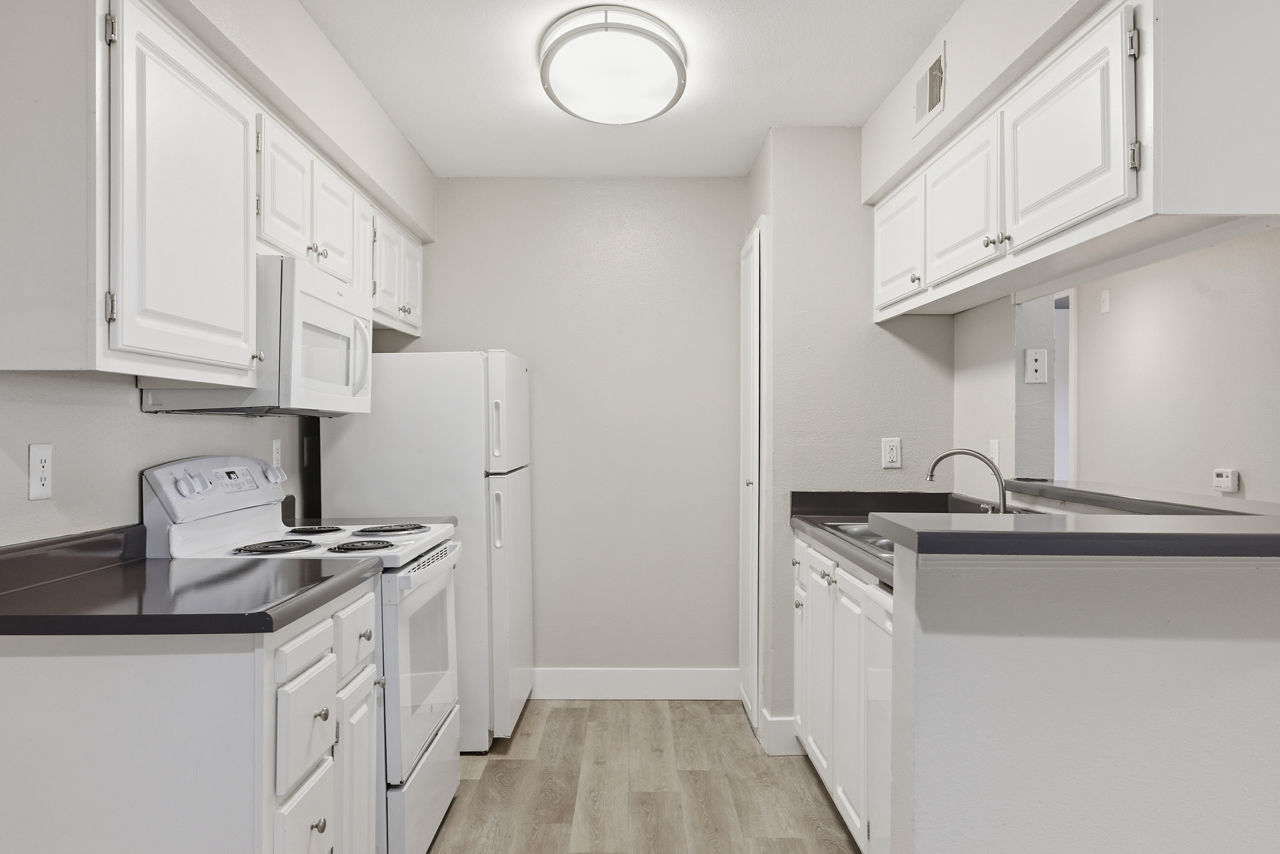 Slate Creek - Roseville, CA - Kitchen