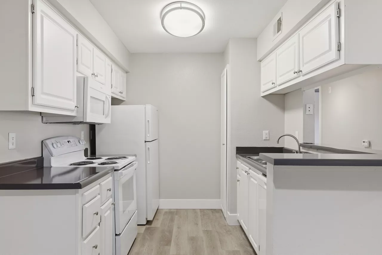 Slate Creek - Roseville, CA - Kitchen