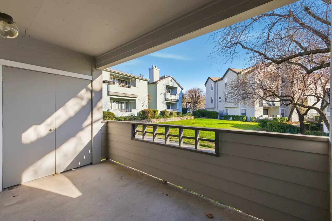 Slate Creek - Roseville, CA - balcony