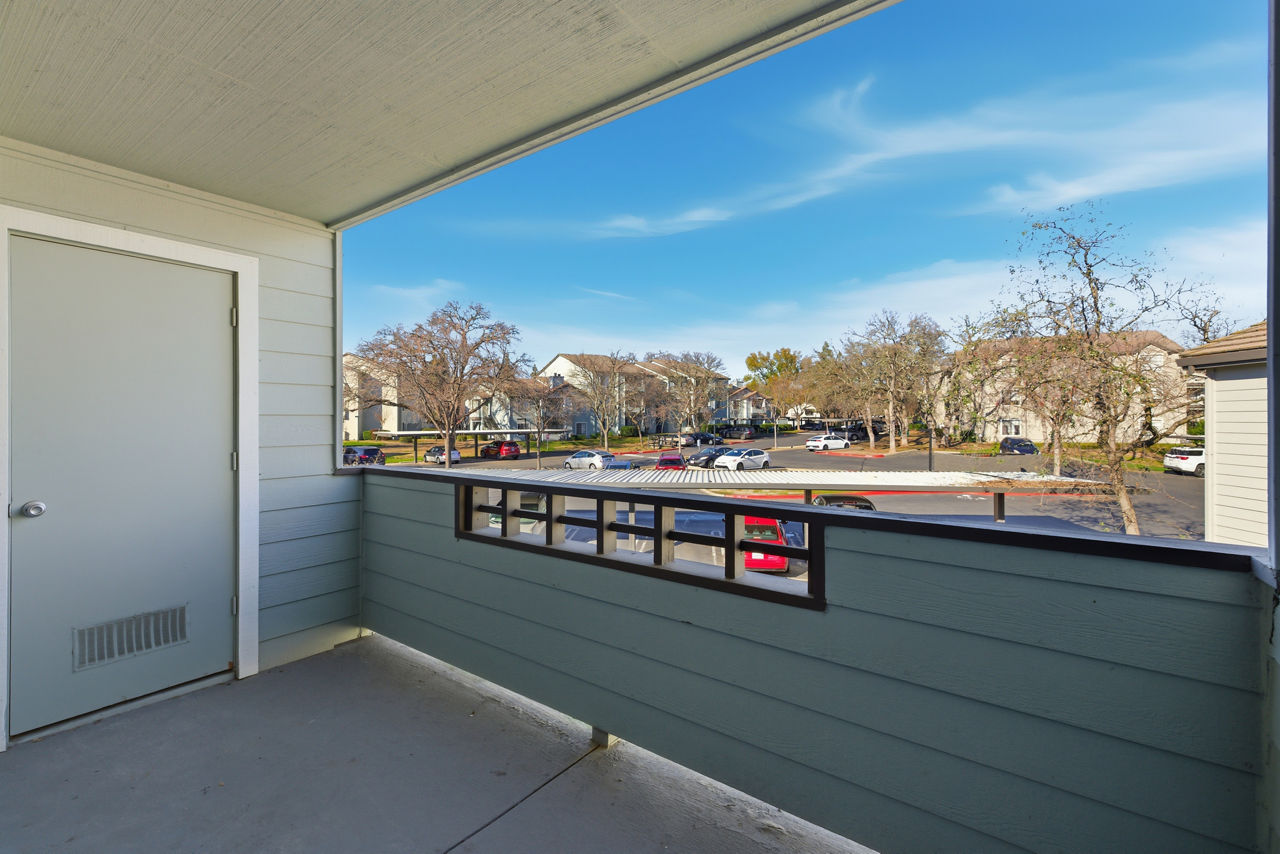 Slate Creek - Roseville, CA - balcony