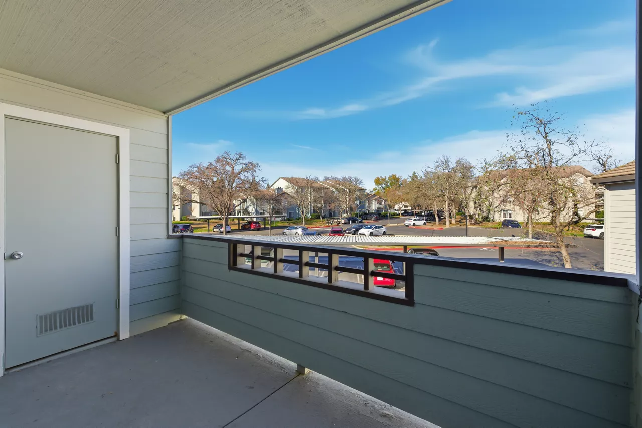 Slate Creek - Roseville, CA - balcony
