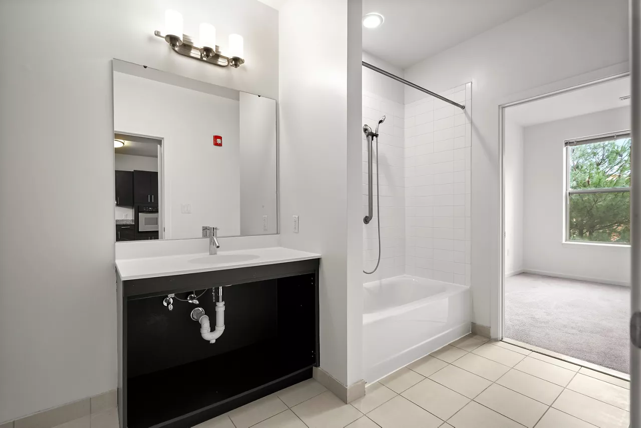 The Chase at Overlook Ridge - Revere, MA – bathroom