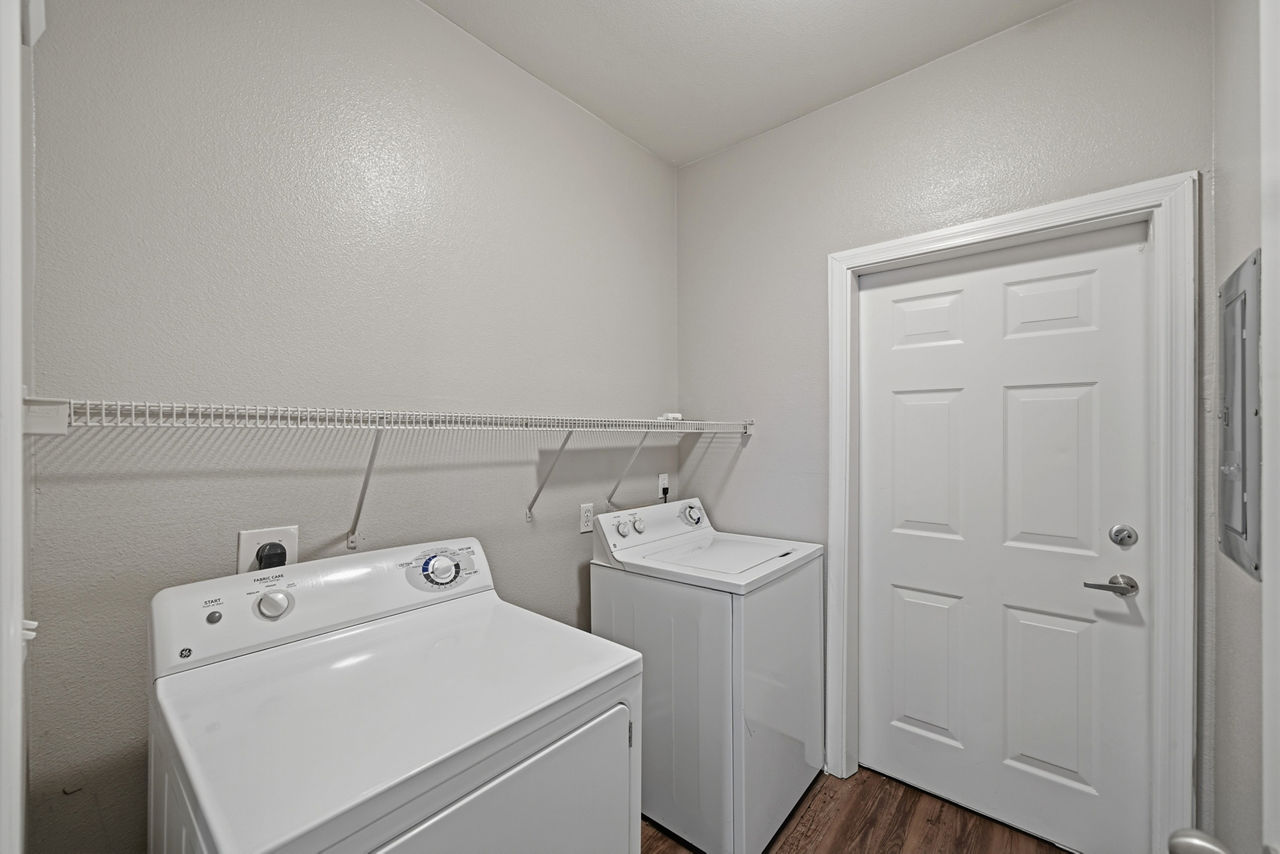 The Tides - Richmond, CA - laundry