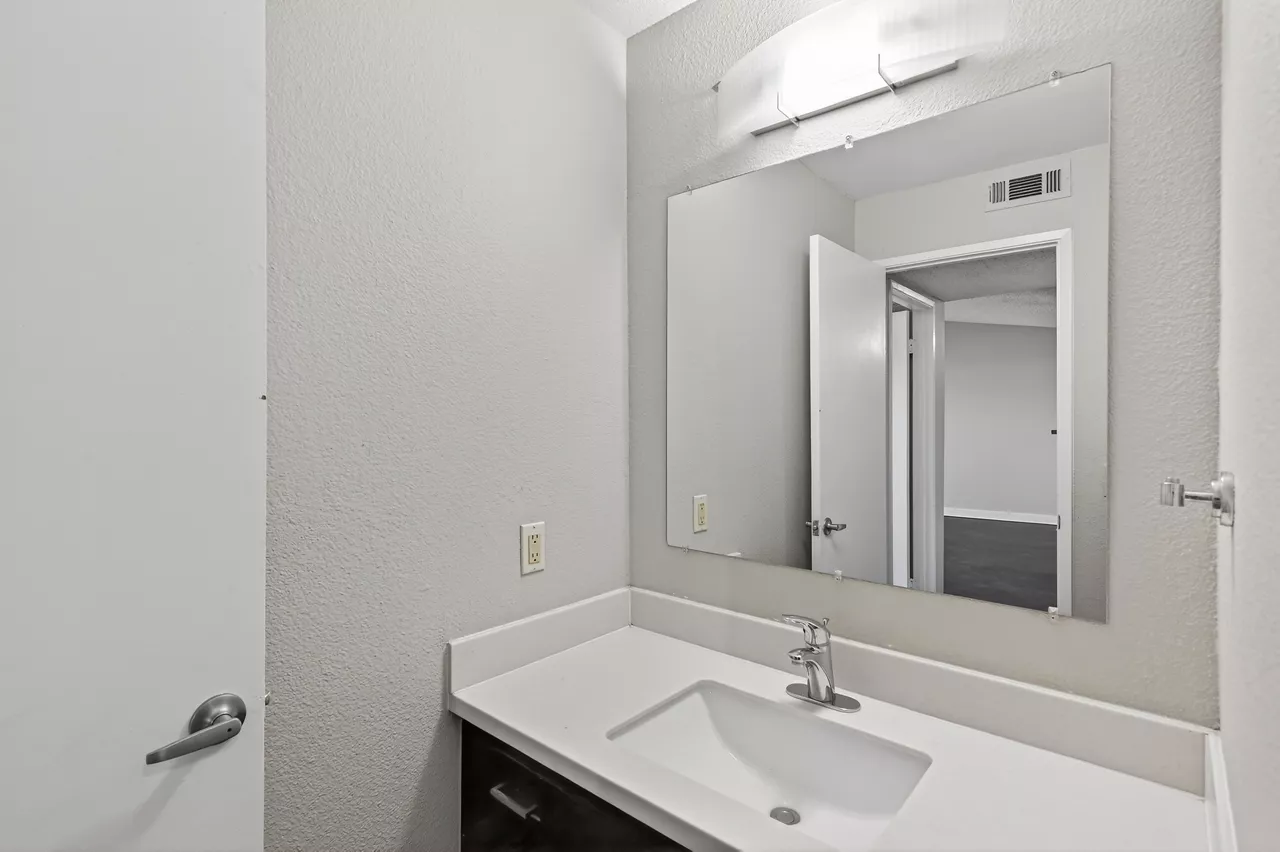 Verona - Littleton, CO -Bathroom