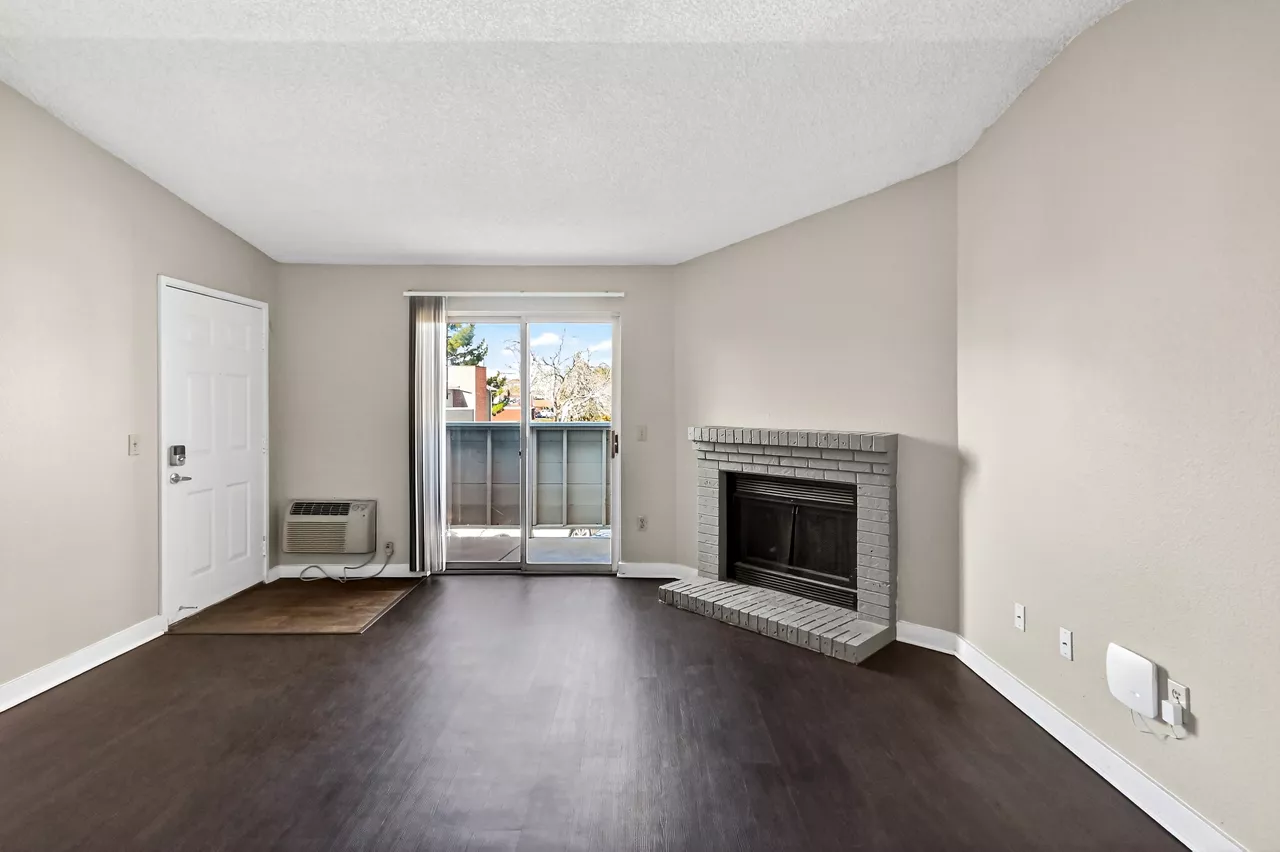 Verona - Littleton, CO - Living Room