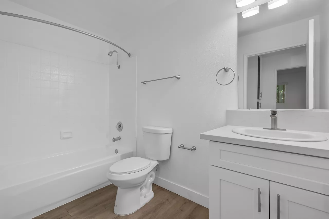 View Apartments - San Diego, CA - Bathroom
