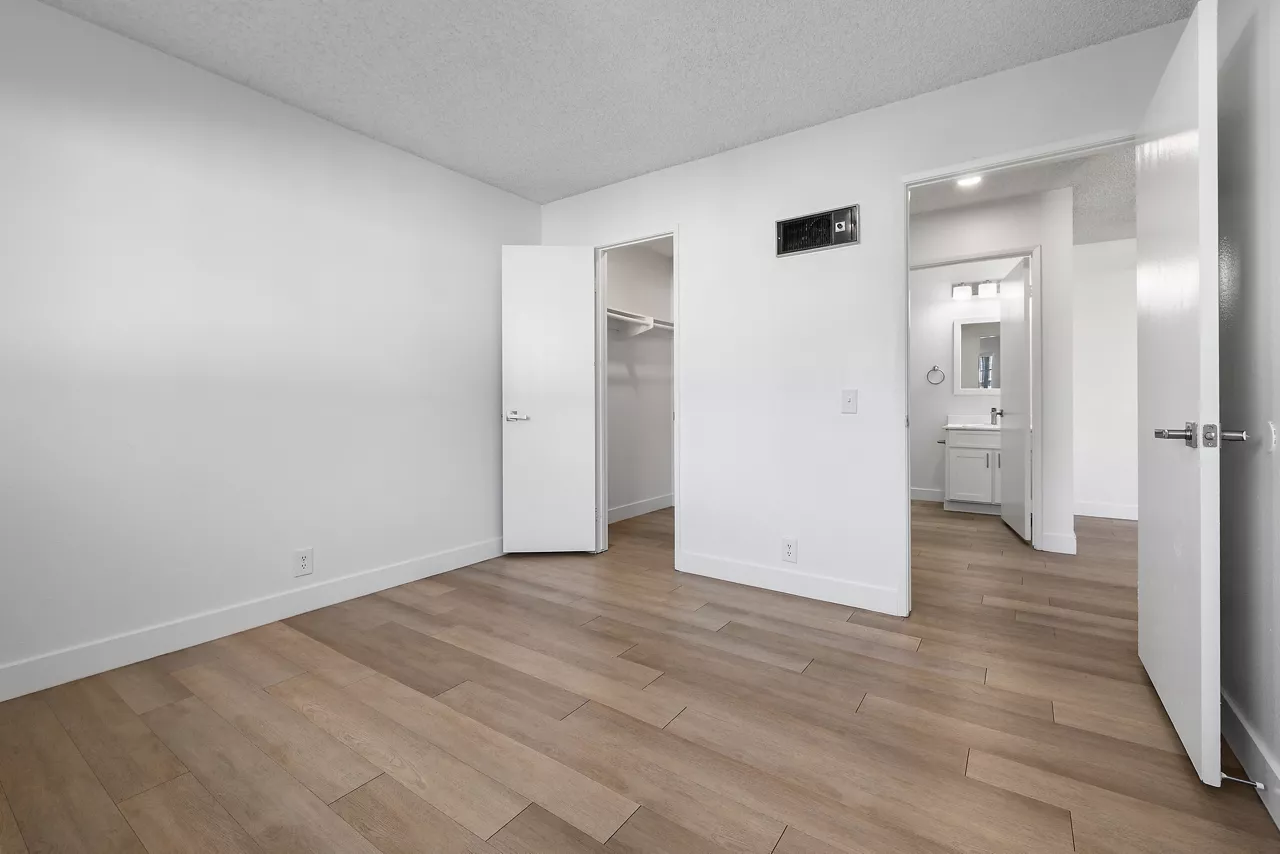 View Apartments - San Diego, CA - Bedroom