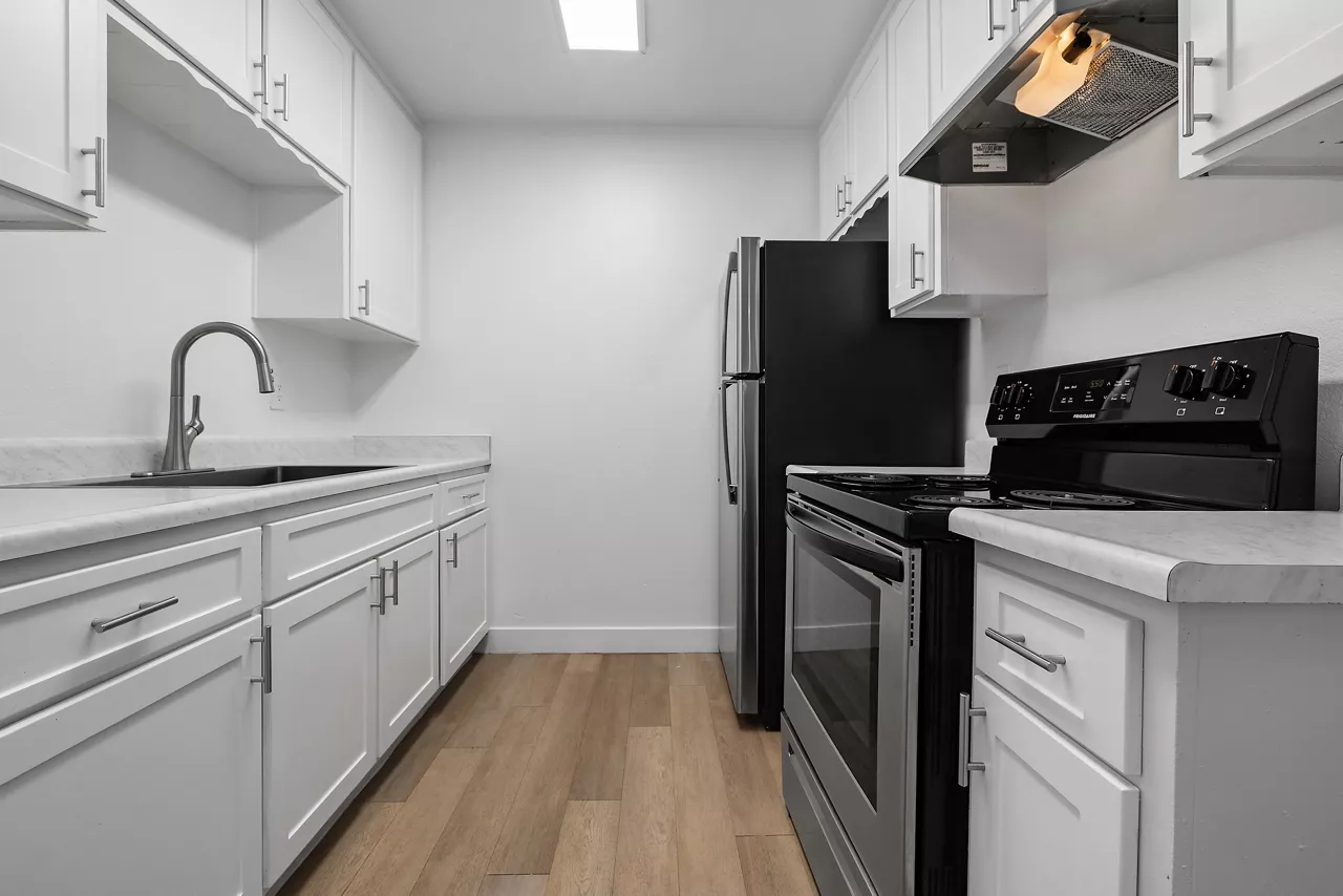 View Apartments - San Diego, CA - Kitchen