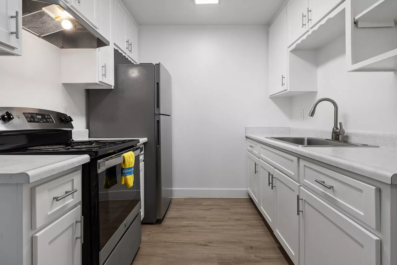 View Apartments - San Diego, CA - Kitchen