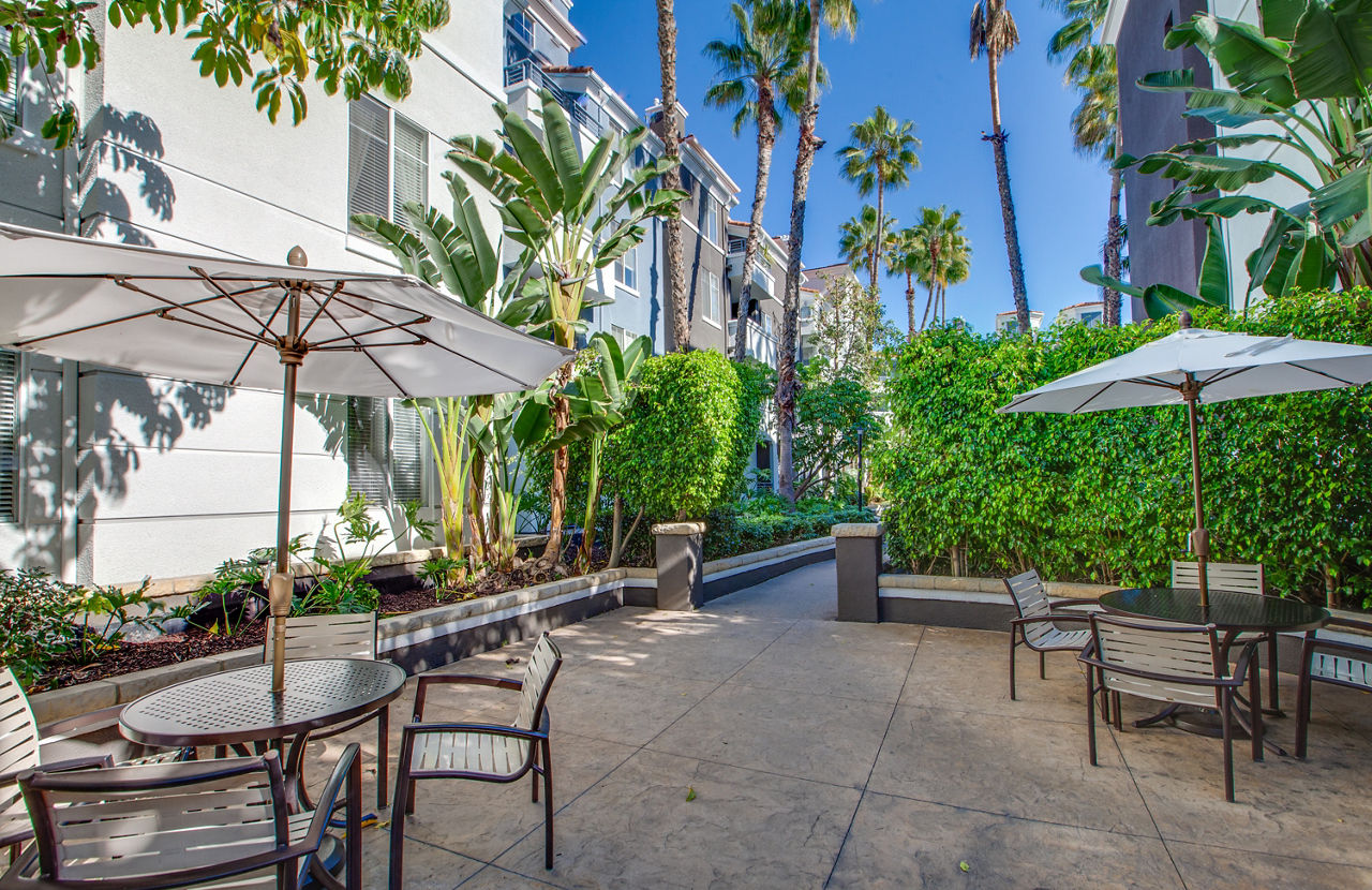 The Villas at Park La Brea 2 of 12