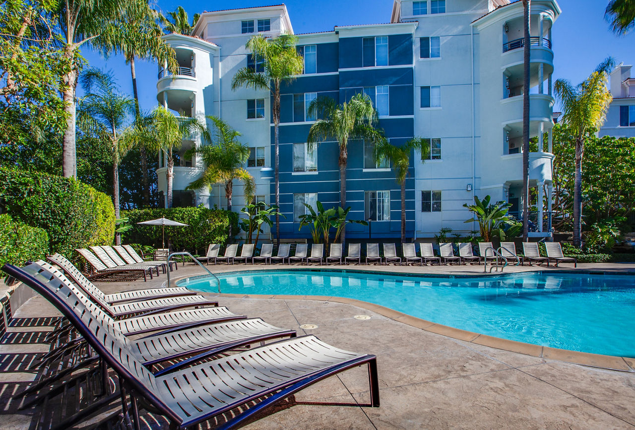 Villas at Park La Brea - Los Angeles, CA - Pool