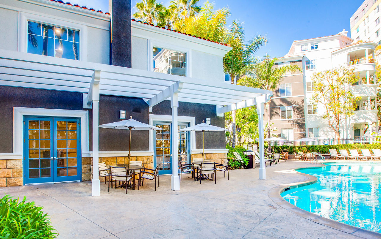 Villas at Park La Brea - Los Angeles, CA - Pool