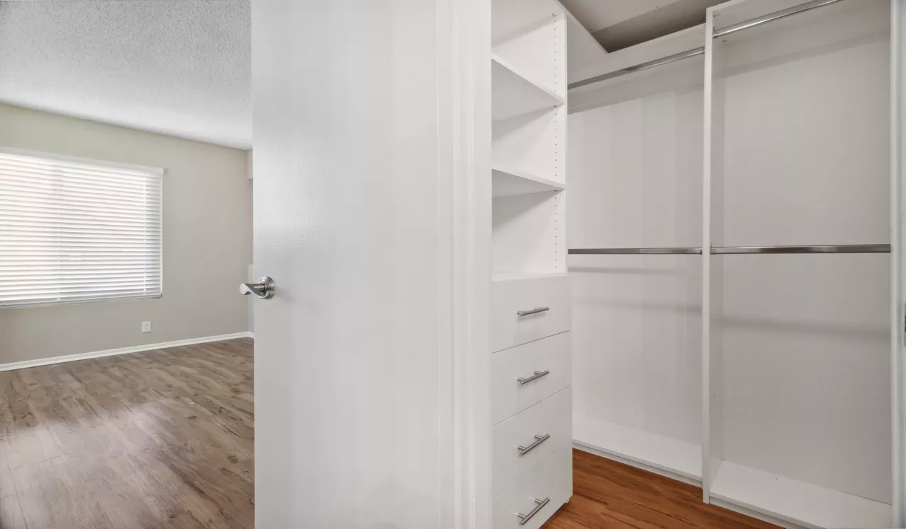 Hidden Cove - Escondido, CA - Closet