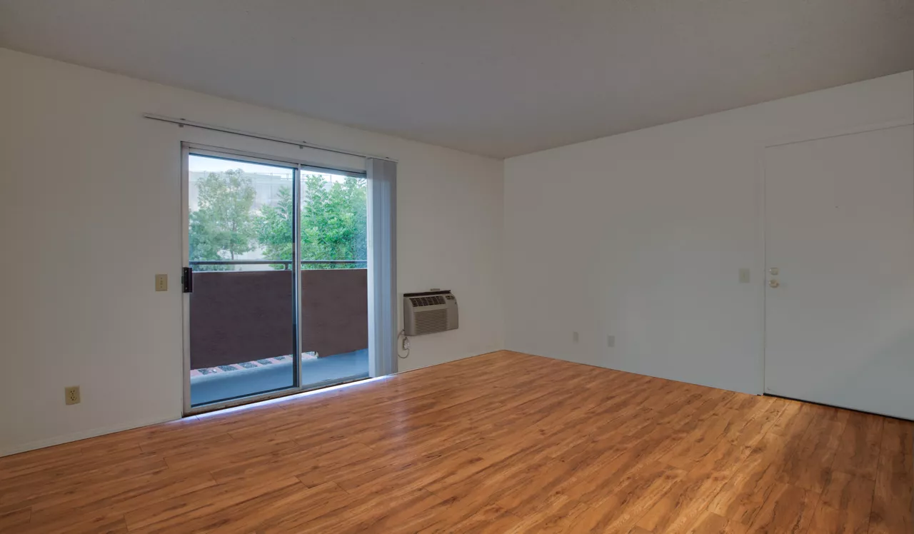 Hidden Cove - Escondido, CA - Living room