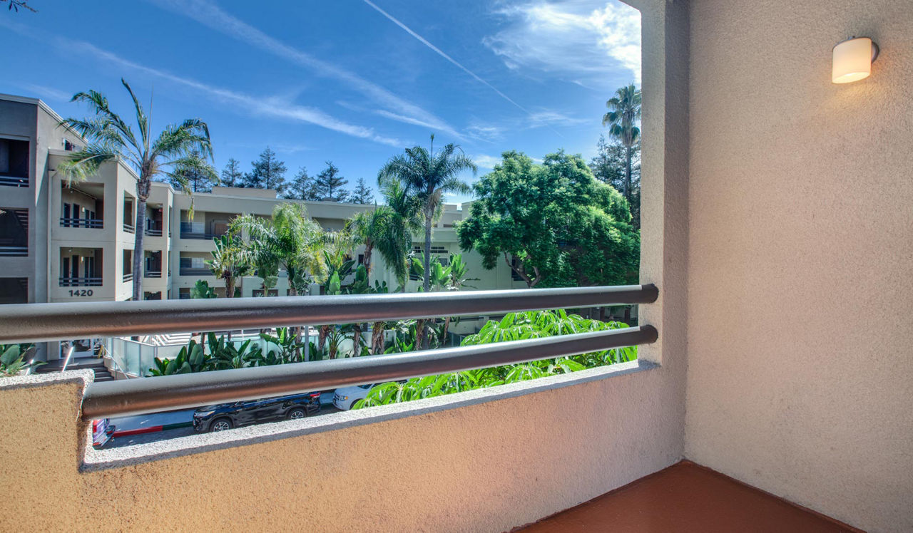 HillCreste - Los Angeles , CA - balcony