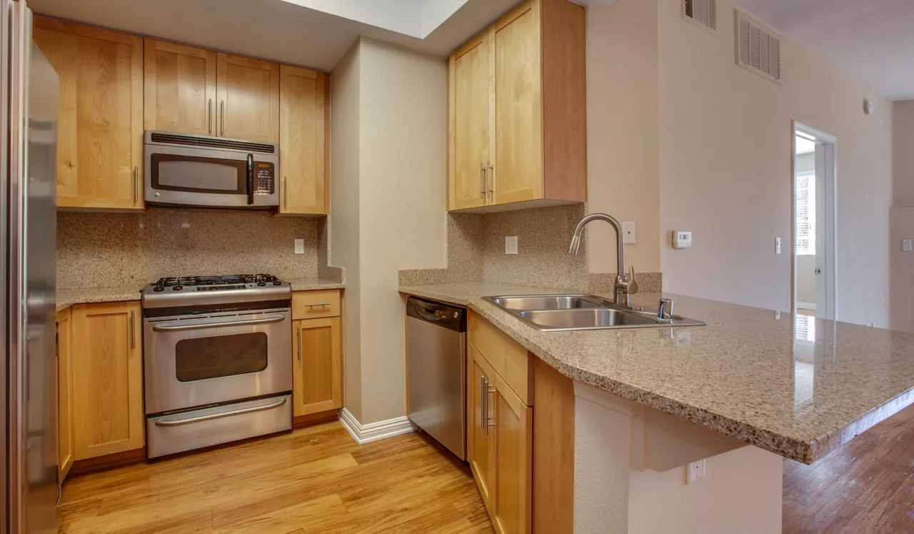 HillCreste - Los Angeles , CA - Kitchen