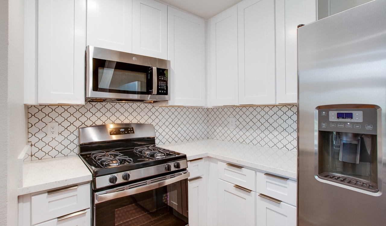 HillCreste Apartments - Los Angeles, CA - Interior Kitchen