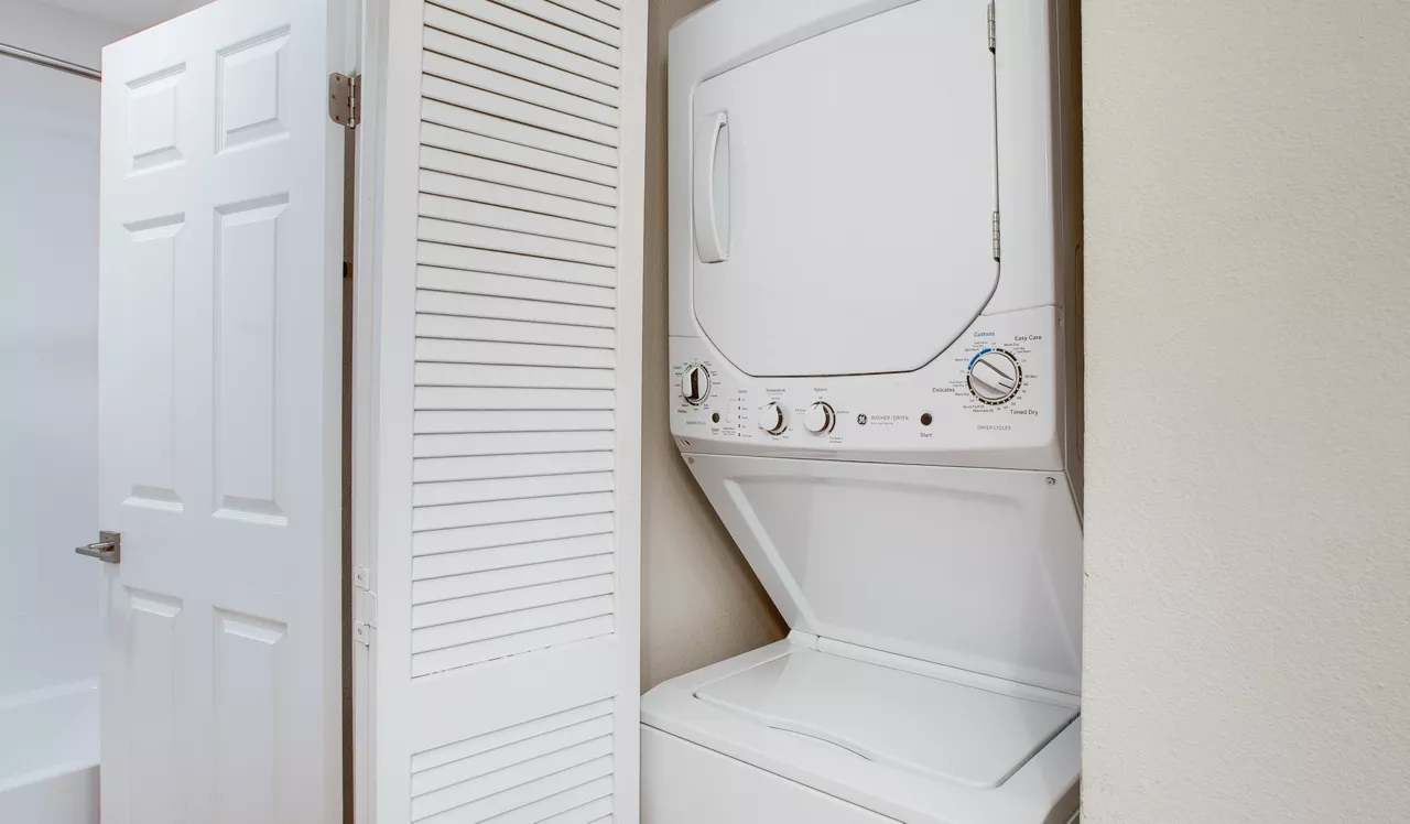 HillCreste (CA) Apartments in Los Angeles -  Laundry