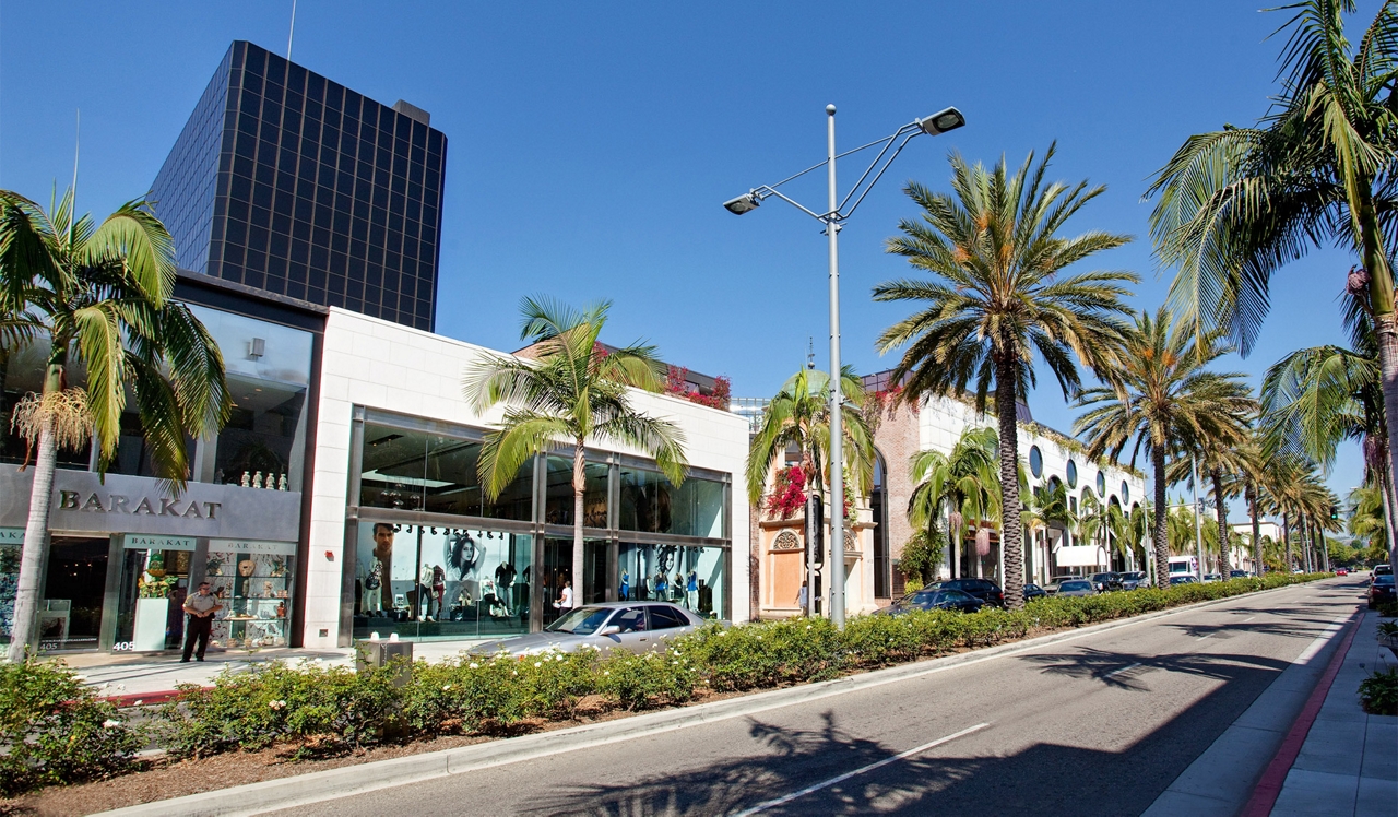 HillCreste Apartments - Los Angeles, CA - Shopping and Street