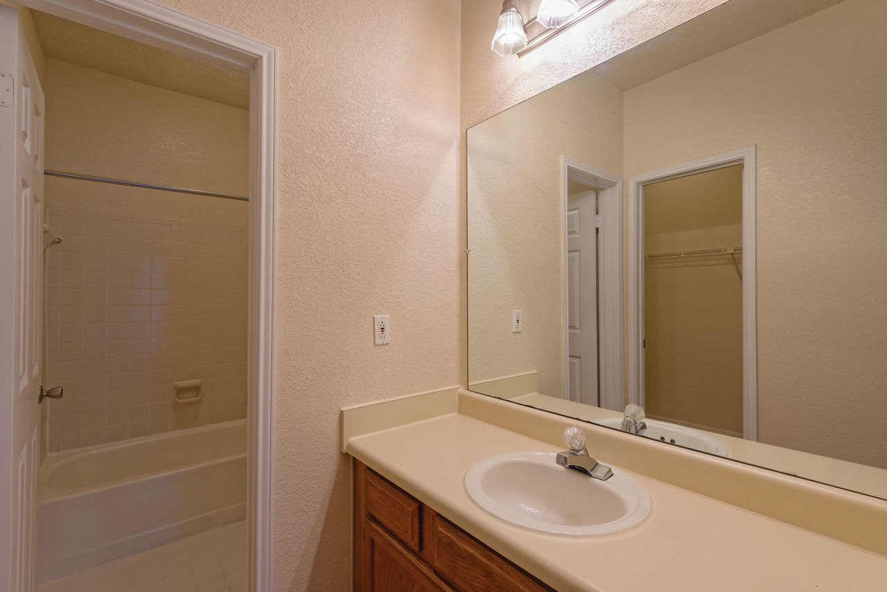 Hillmeade Apartment Homes - Nashville, TN - Bathroom