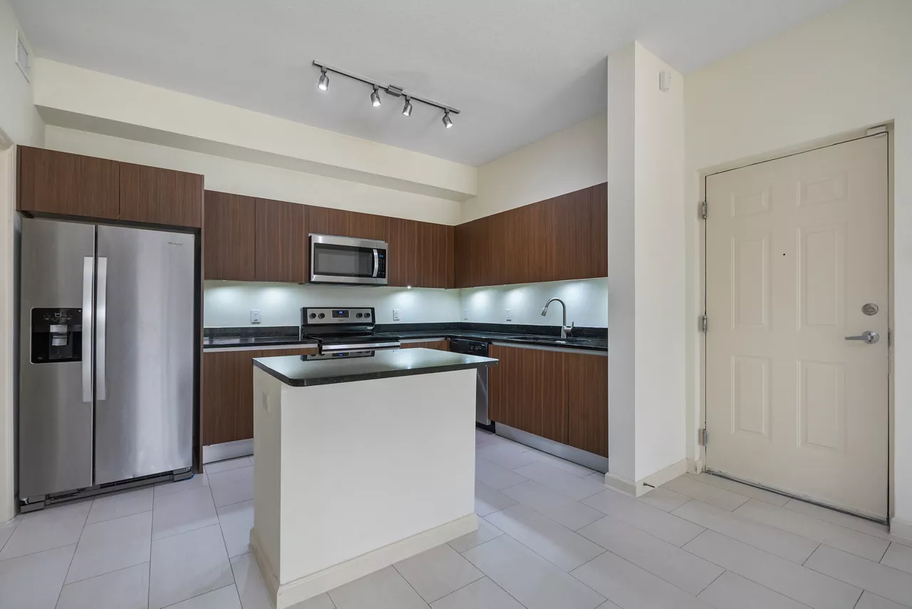 Doral View - Doral, FL - Kitchen