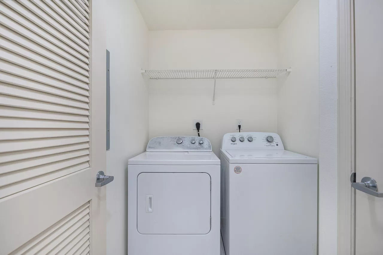 Doral View - Doral, FL - laundry