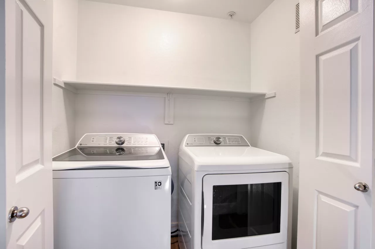 Sierra Foothills - Ahwatukee, AZ - laundry