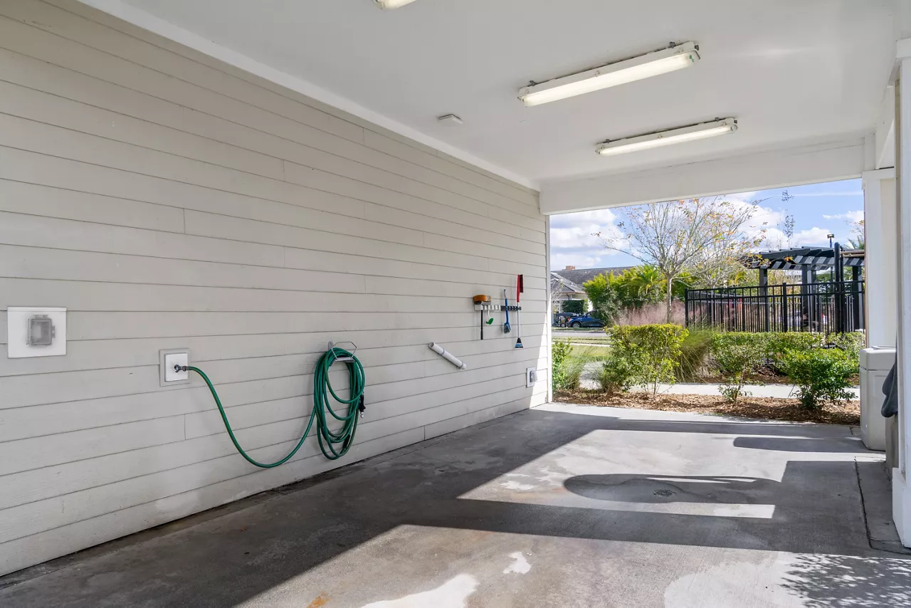 Horizon at Wiregrass Ranch in Tampa, FL - Car Wash