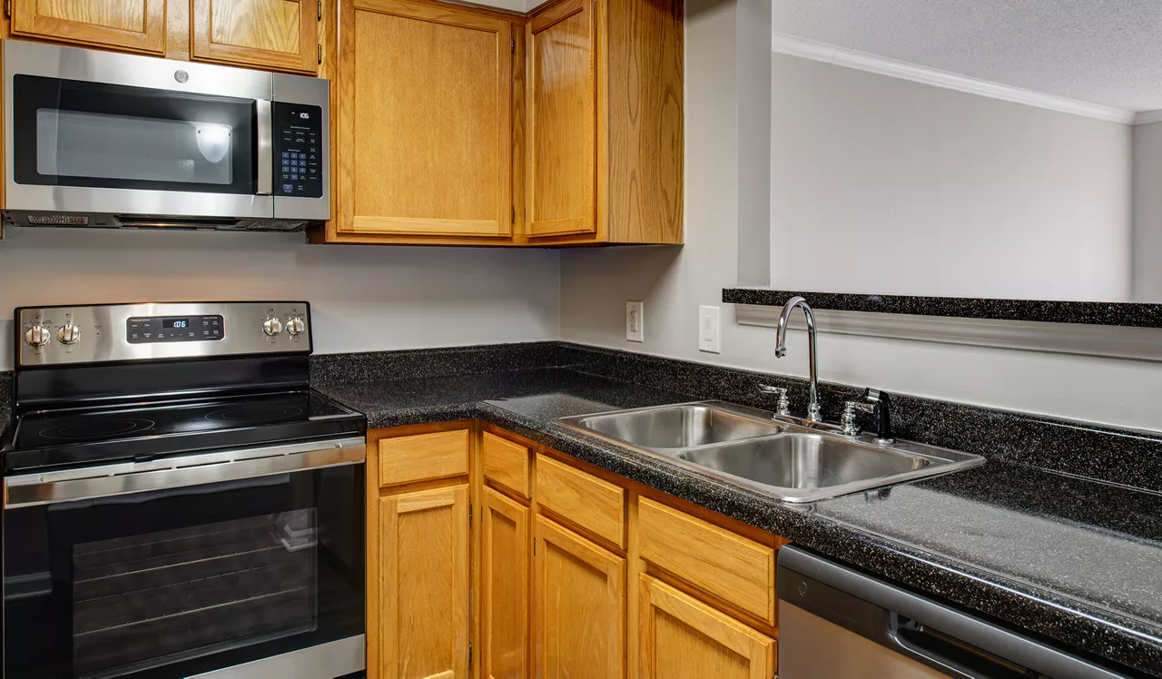 Huntington Gateway - Alexandria, VA - Kitchen