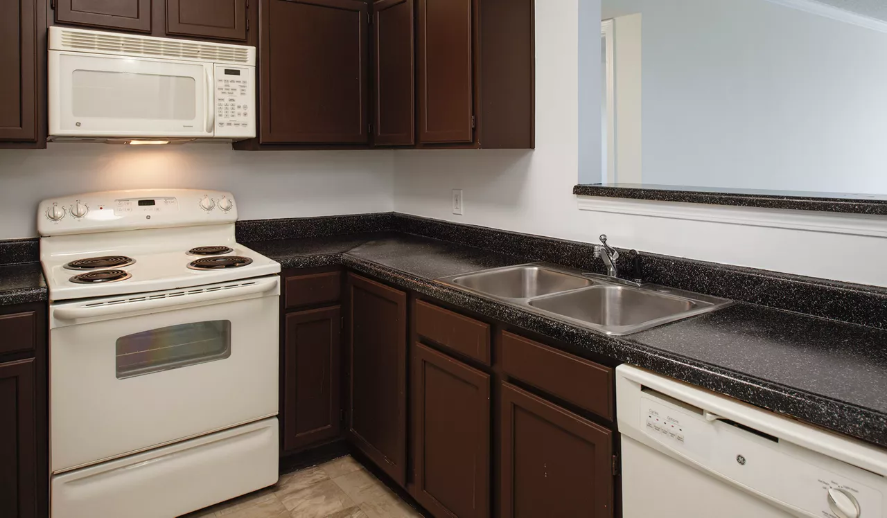 Huntington Gateway - Alexandria, VA - Kitchen