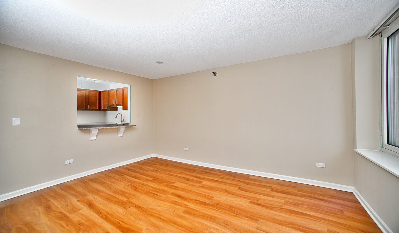 Hyde Park Tower Apartments - Chicago, IL - Dining