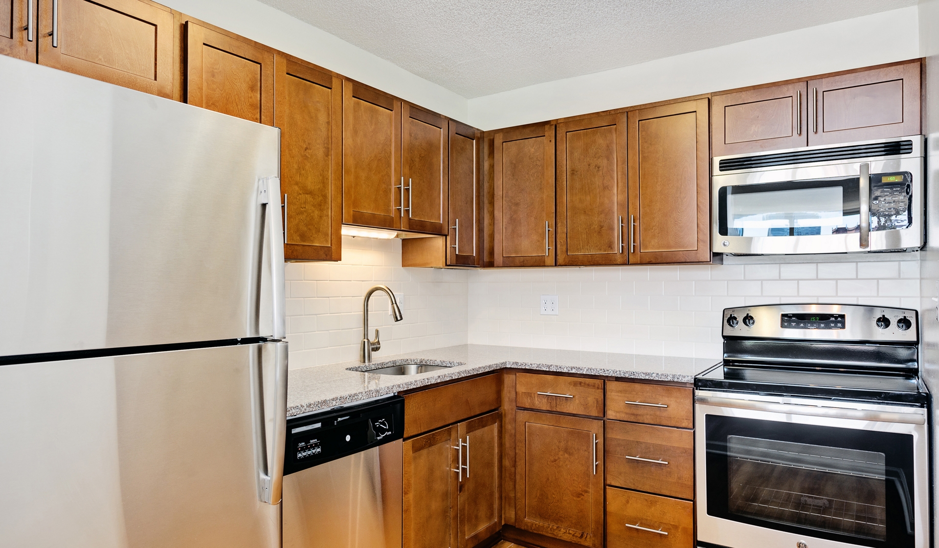 Hyde Park Towers - Chicago, IL - Kitchen