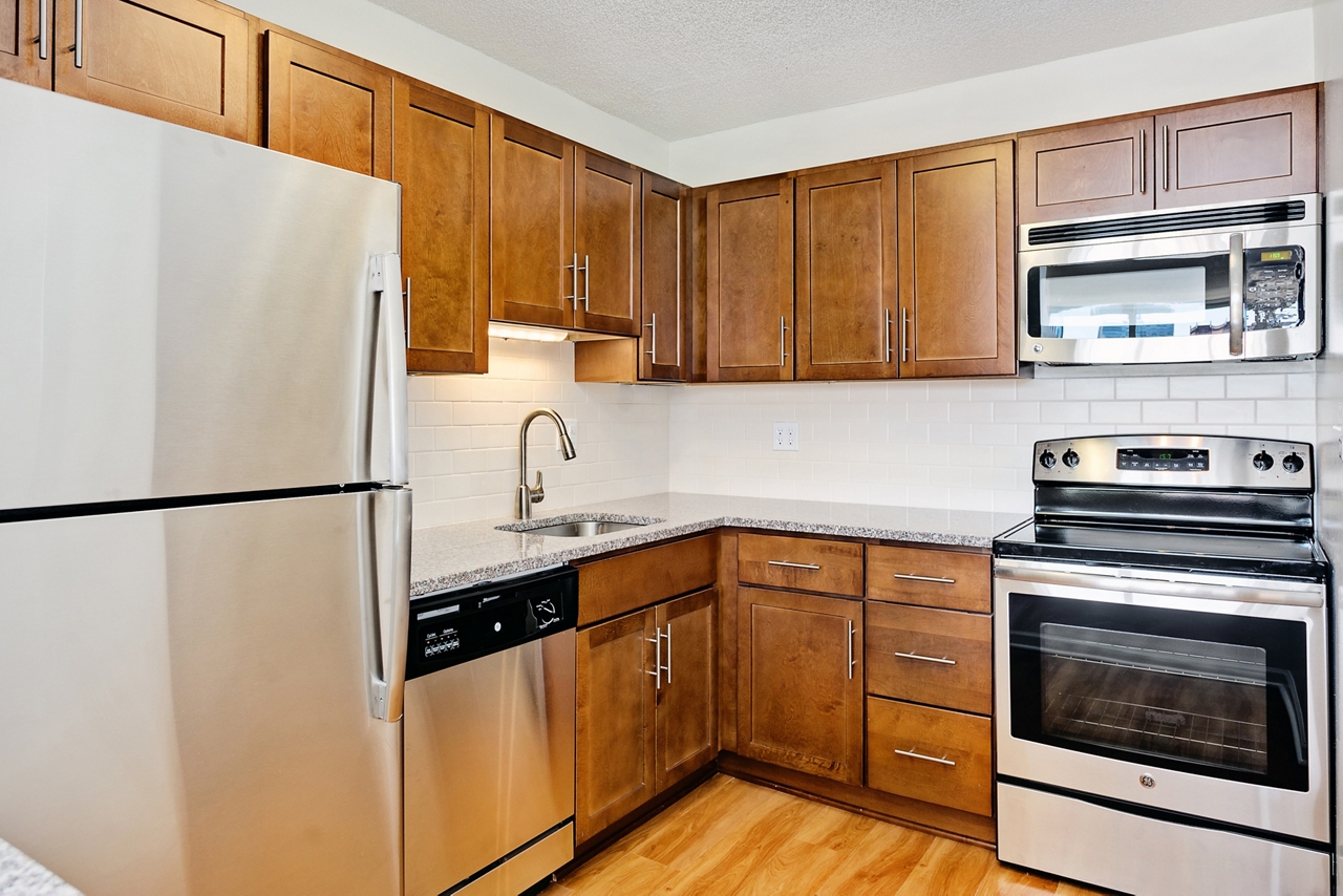 Hyde Park Towers - Chicago, IL - Kitchen