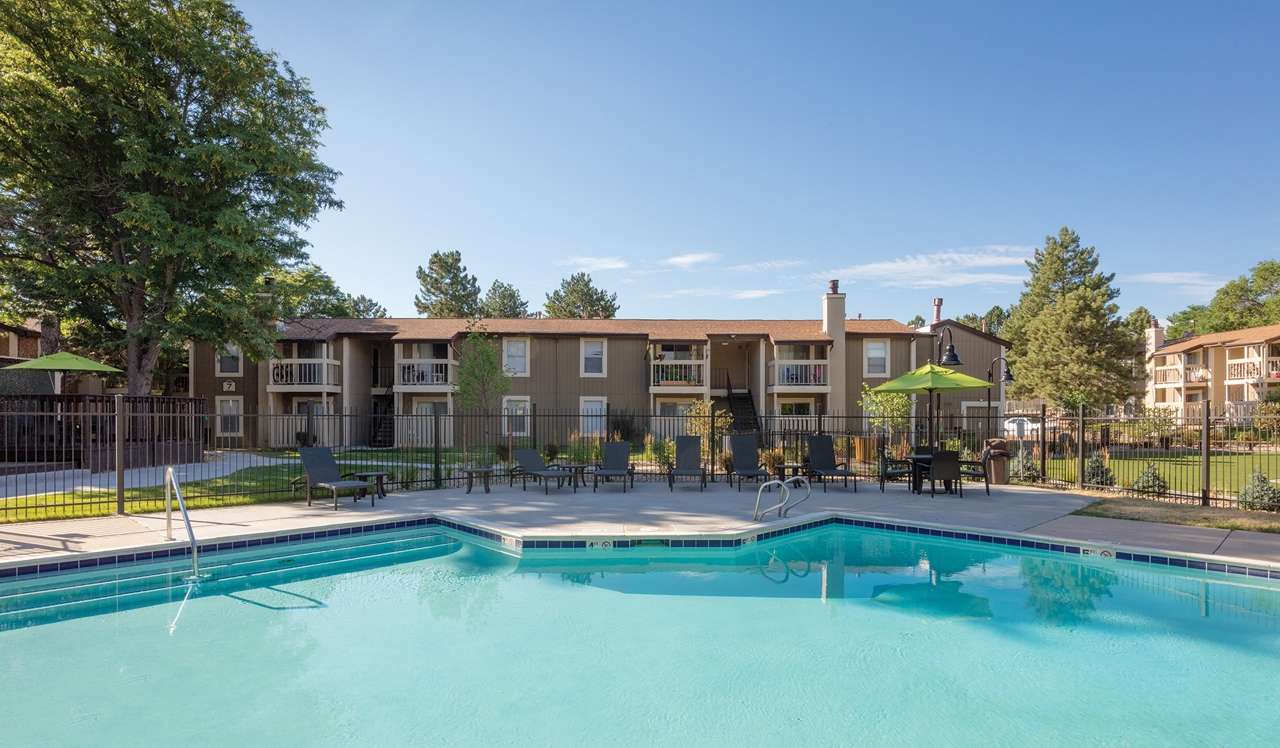 Creekside Apartments - Denver, CO - Pool