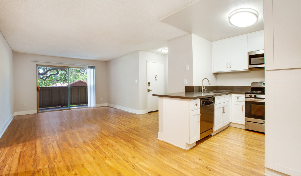 Indian Oaks - Simi Valley, CA - Living