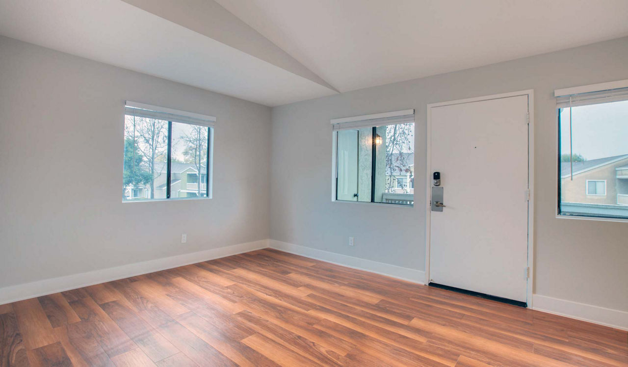 Island Club - Oceanside, CA - Living