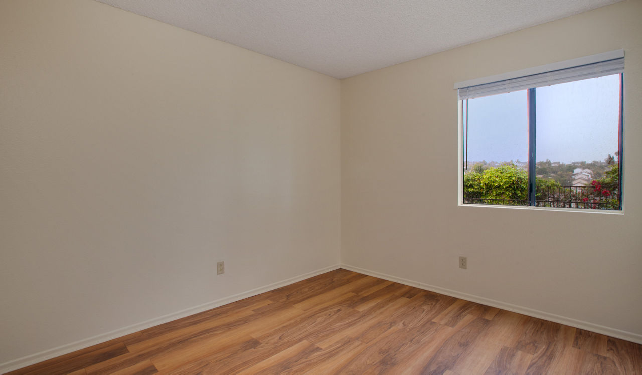 Island Club - Oceanside, CA - bedroom