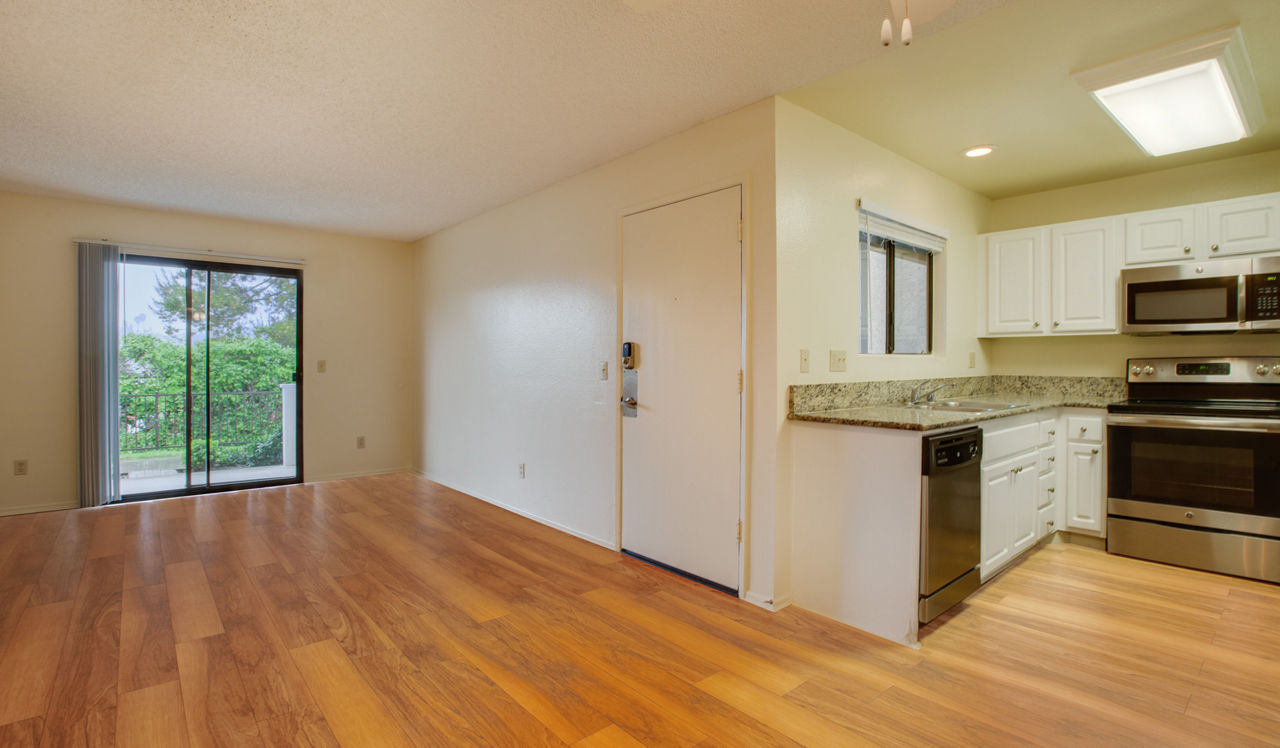 Island Club - Oceanside, CA - living