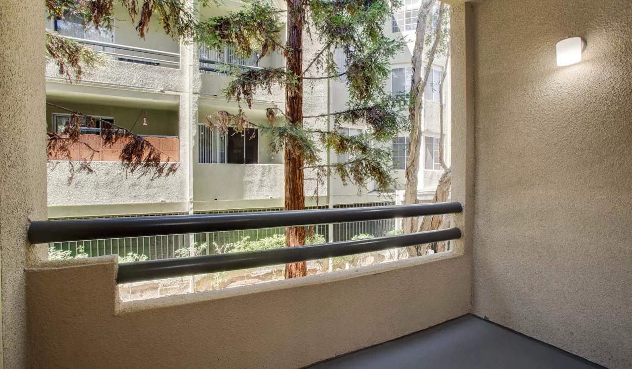 HillCreste - Los Angeles, CA - Balcony