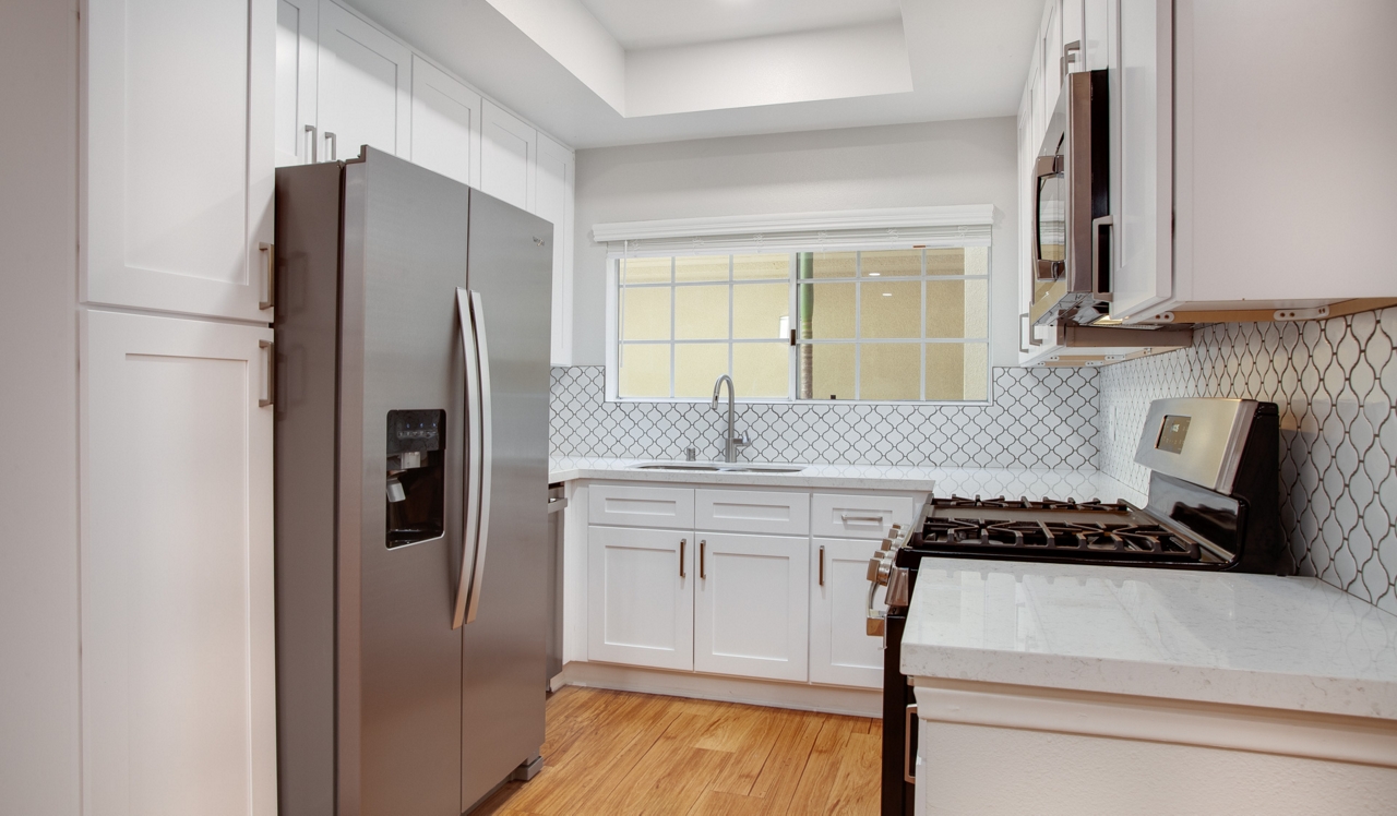 HillCreste Apartments - Los Angeles, CA - Interior Kitchen