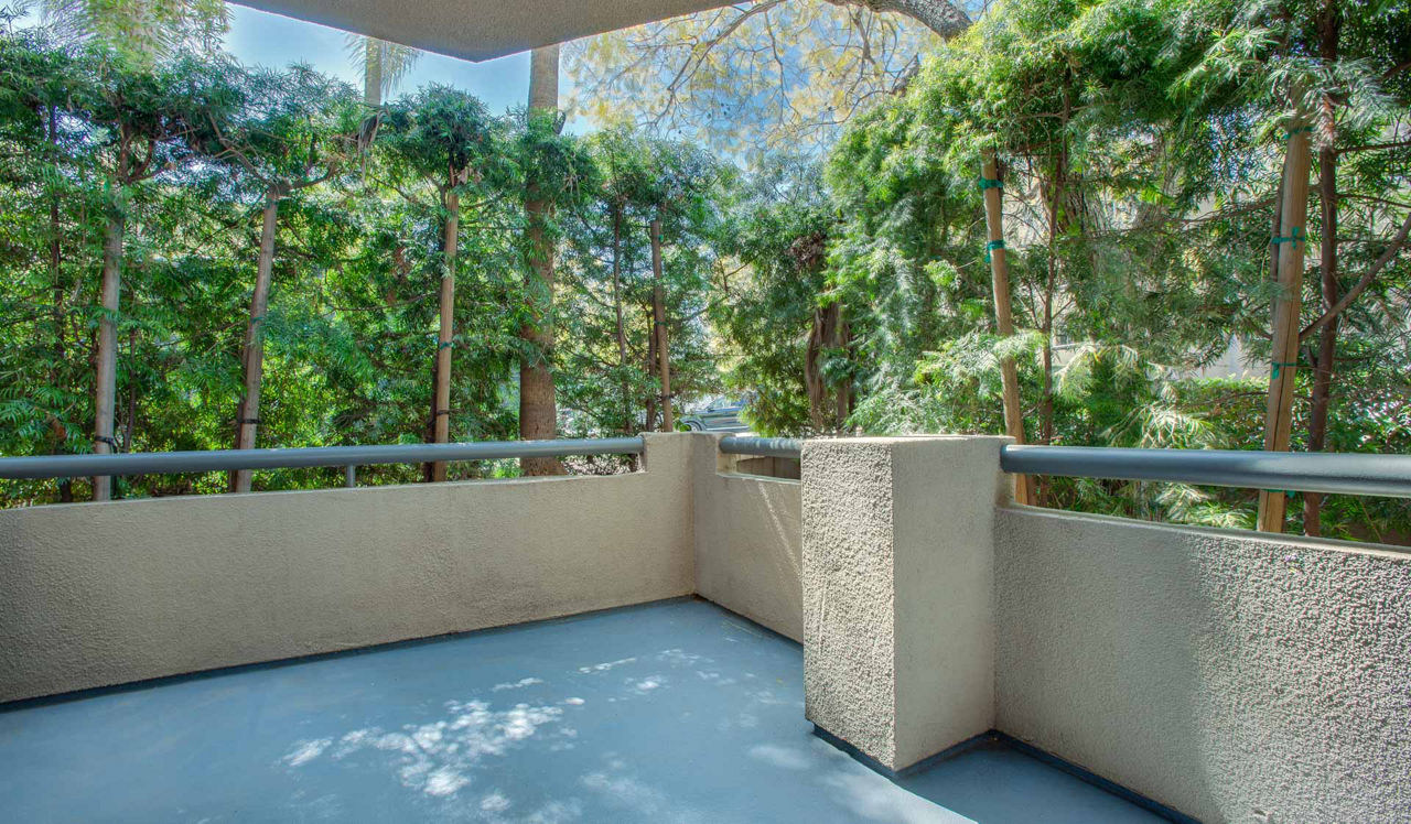 HillCreste Apartments - Los Angeles - Balcony