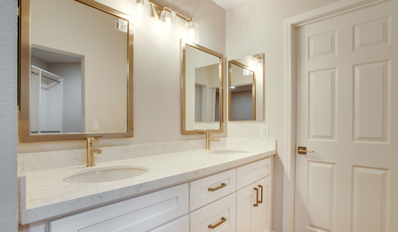 HillCreste Apartments - Los Angeles - Bathroom