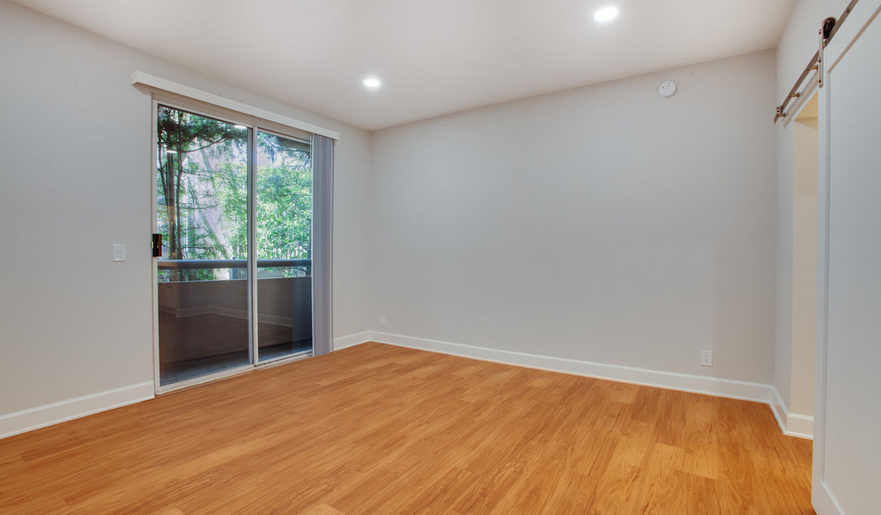 HillCreste - Los Angeles, CA - Bedroom