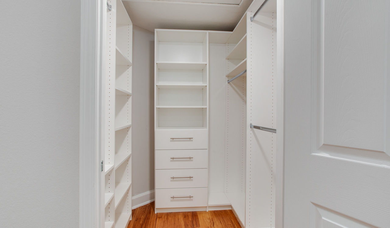 HillCreste Apartments - Los Angeles - Closet